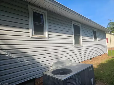 146 3rd St E, Denton, NC 27239 photo 3
