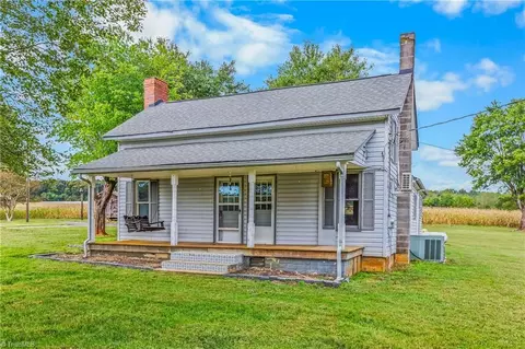 478 Randleman Rd, Hamptonville, NC 27020