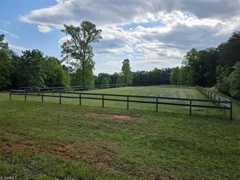 1984 Horseshoe Rd, Westfield, NC 27053