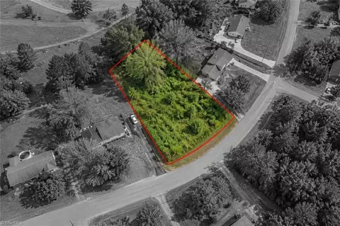 1078 Foxfire Rd, Kernersville, NC 27284