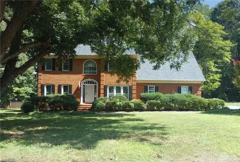 8 Dunkirk Pl, Greensboro, NC 27410