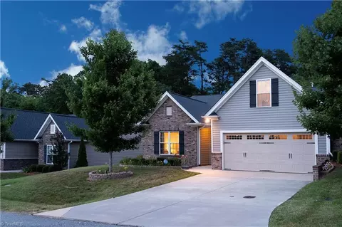5158 Moseley Dr, Clemmons, NC 27012