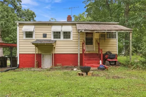 Exterior - 1415 Pointer St, Roxboro, NC 27573 photo 8 of 9