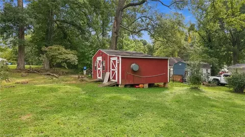 Exterior - 1415 Pointer St, Roxboro, NC 27573 photo 5 of 9