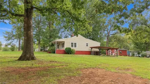 Exterior - 1415 Pointer St, Roxboro, NC 27573 photo 4 of 9