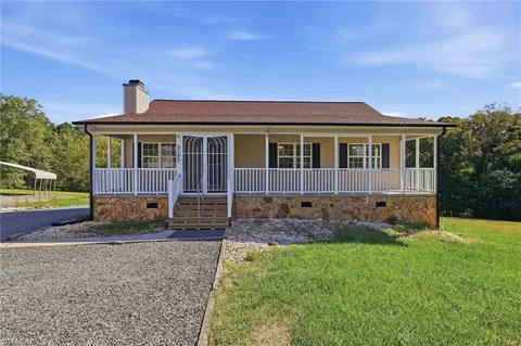 2197 Cedarwood Ct, Asheboro, NC 27205