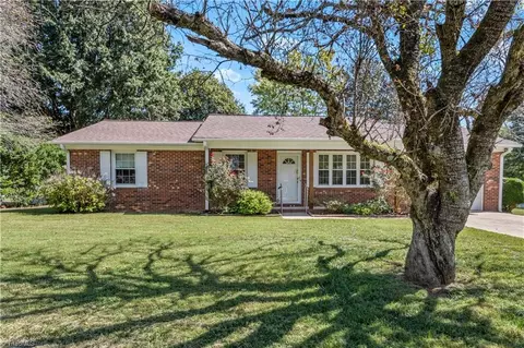 108 Hinshaw Ave, Yadkinville, NC 27055