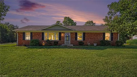 178 Fisher St, Lexington, NC 27292
