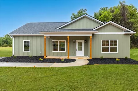 425 Smith St N, Liberty, NC 27298