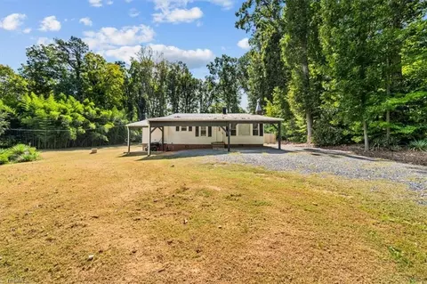 646 Hawthorne Dr, Asheboro, NC 27205