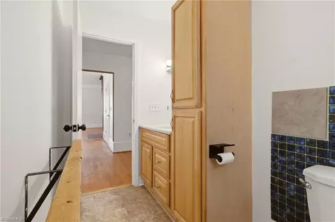 Bath - 220 Parkway Ave E, High Point, NC 27262 photo 2 of 4