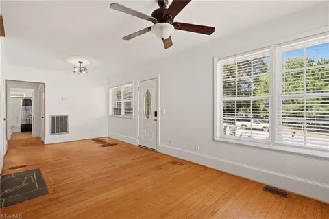Living - 220 Parkway Ave E, High Point, NC 27262 photo 2 of 3