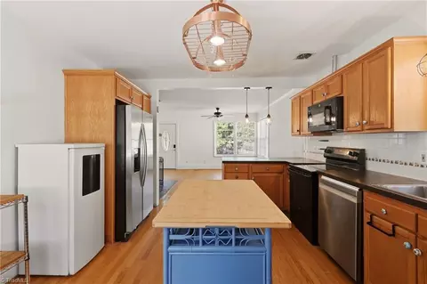 Kitchen - 220 Parkway Ave E, High Point, NC 27262 photo 3 of 4