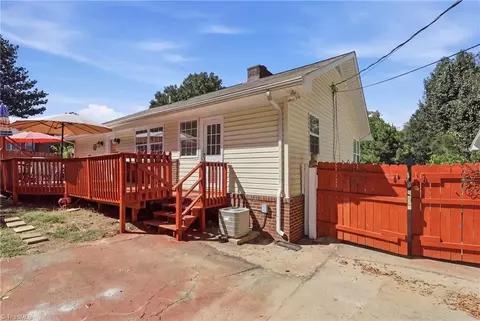 Exterior - 220 Parkway Ave E, High Point, NC 27262 photo 5 of 9