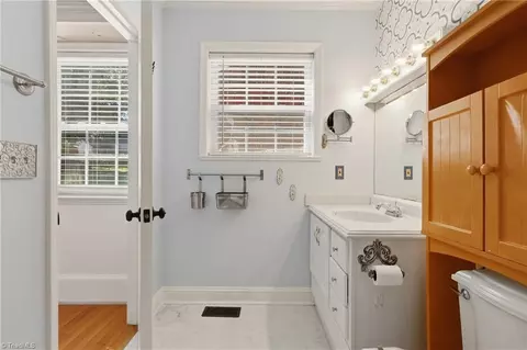 Bath - 220 Parkway Ave E, High Point, NC 27262 photo 4 of 4