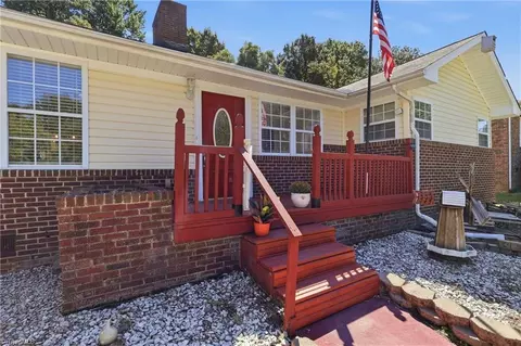 Exterior - 220 Parkway Ave E, High Point, NC 27262 photo 9 of 9