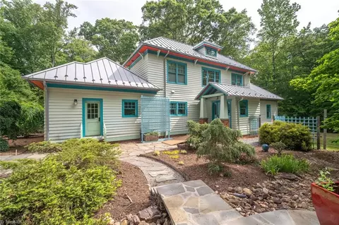 6101 Four Oaks Ct, Summerfield, NC 27358