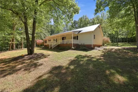 499 Sandy Creek Ln, Lexington, NC 27295