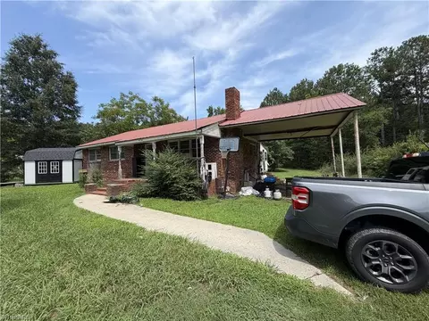 209 Hoyle Dr, Asheboro, NC 27205