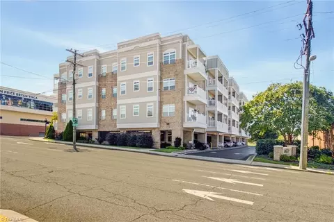 605 Market St #208, Greensboro, NC 27401