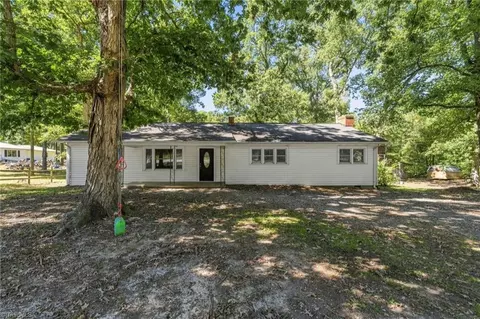 1158 Johnsontown Rd, Thomasville, NC 27360