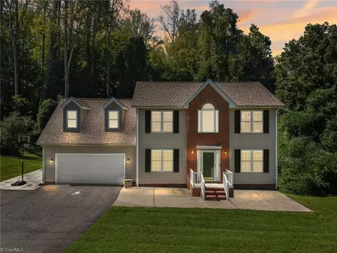 1105 Fox Hunt Ln, Reidsville, NC 27320