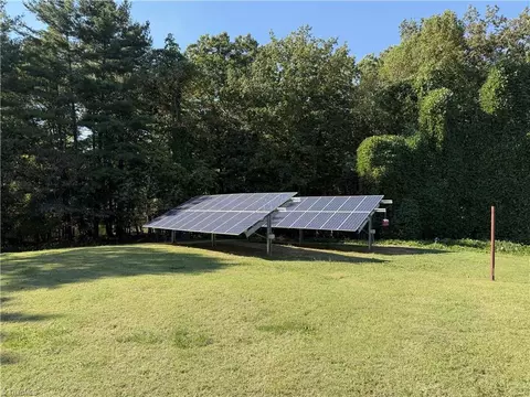 Exterior - 158 Border Ln, Pinnacle, NC 27043 photo 2 of 3