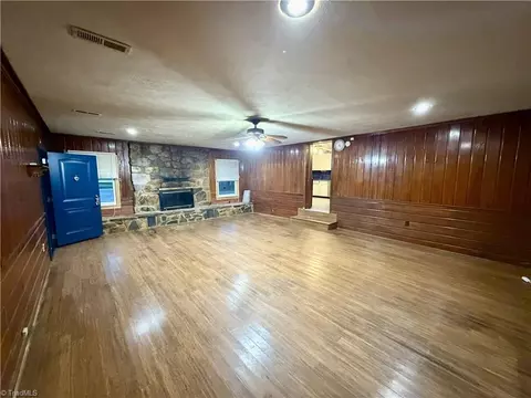 Living - 158 Border Ln, Pinnacle, NC 27043 photo 3 of 4