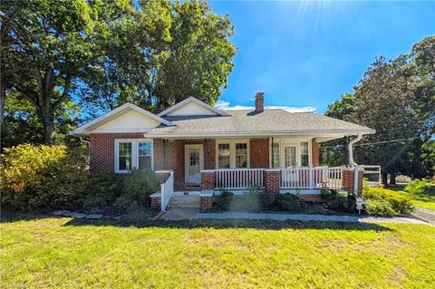 3606 Country Club Rd, Winston Salem, NC 27104