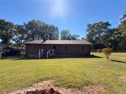 231 Oakgrove Rd, Asheboro, NC 27205