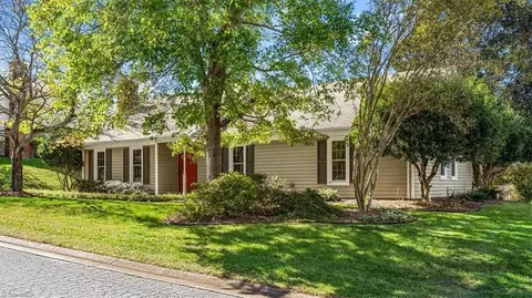 1703 Foxhall Ln, Greensboro, NC 27410