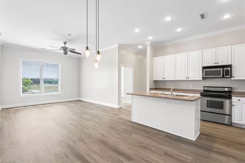 113 Church St N #206, Greensboro, NC 27401