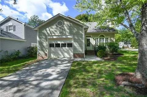 5 Irving Park Ln, Greensboro, NC 27455