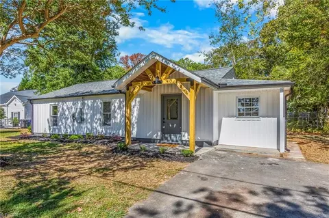 3726 Konnoak Dr, Winston Salem, NC 27127