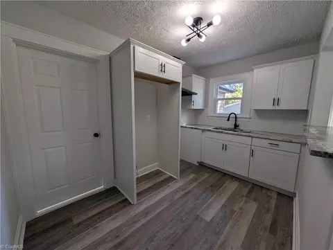 Entry Way - 207 Springfield Rd, High Point, NC 27263 photo 2 of 4