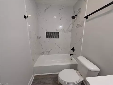 Bath - 207 Springfield Rd, High Point, NC 27263 photo 3 of 3