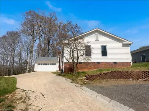 1495 Peace Haven Rd, Clemmons, NC 27012