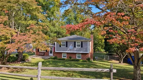 1823 Bantry Trl, Kernersville, NC 27284