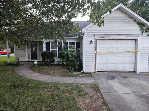 4240 Blazingwood Ct, Greensboro, NC 27406