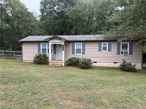 8099 Mcknight Rd, Belews Creek, NC 27009