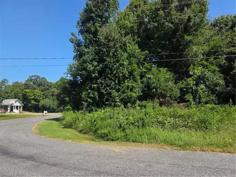 125 Pickett Dr, Lexington, NC 27295