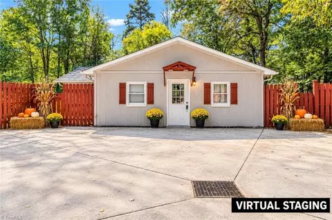 4039 Bethania Station Rd, Winston Salem, NC 27106