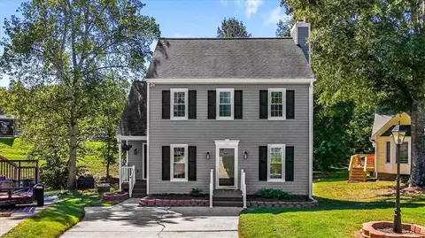 15 Gatehouse Ln, Greensboro, NC 27407