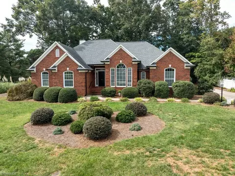 400 Savannah Ln, Kernersville, NC 27284