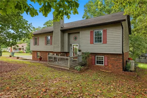 113 Little John Cir, North Wilkesboro, NC 28659