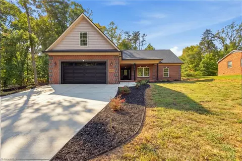 1004 Phineas Dr, Kernersville, NC 27284