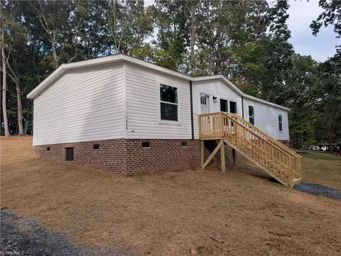 1424 Pineview Rd, Randleman, NC 27317 photo 3