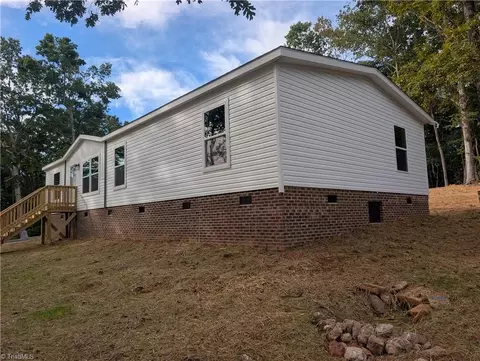 1424 Pineview Rd, Randleman, NC 27317 photo 2