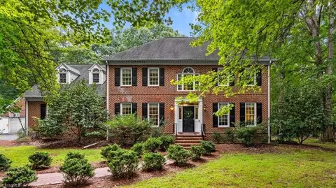 1035 Viewmont Dr, Asheboro, NC 27205