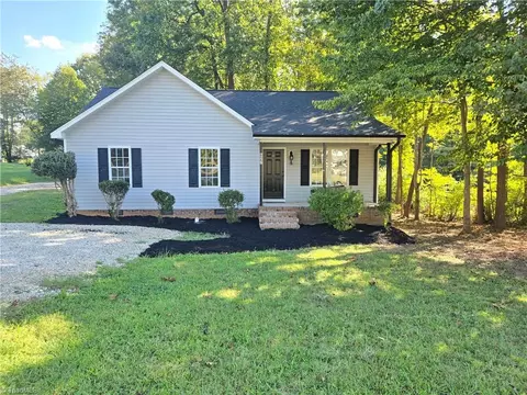627 Kenneth Rd, Greensboro, NC 27455